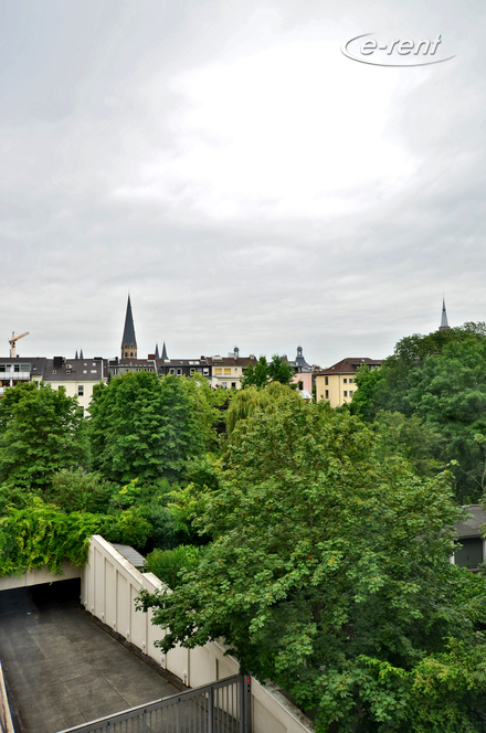 Modern möblierte Altbauwohnung mit Balkon in Bonn-Weststadt