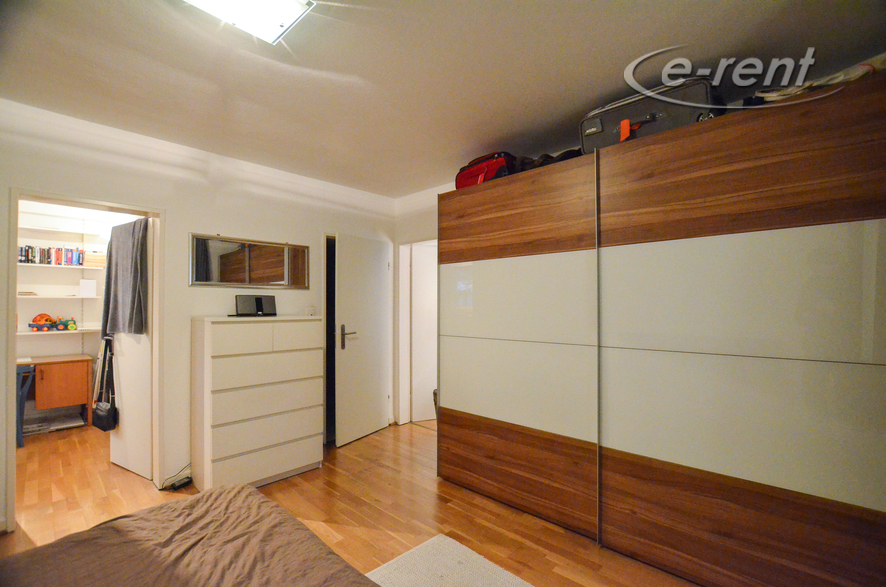 Spacious 3-room apartment with classic furnishings
