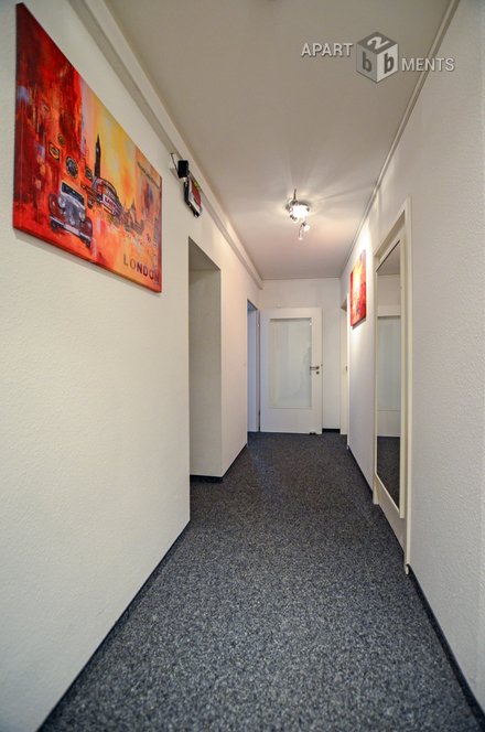 furnished and spacious room in a neat business apartment-sharing community in Bonn-Gronau