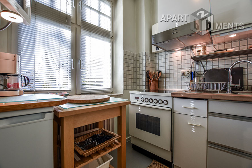 Möblierte Wohnung mit zwei Balkonen in zentraler Lage der Bonner Südstadt