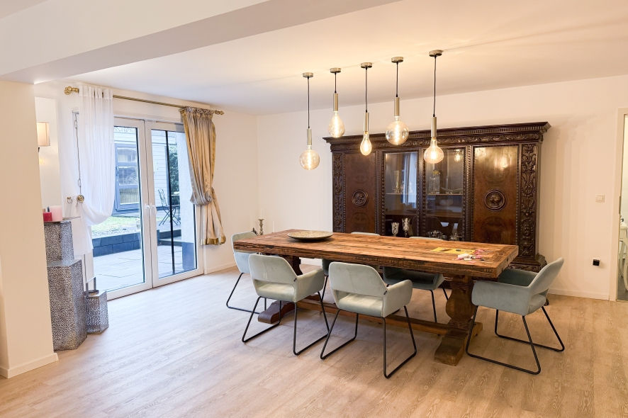 Möblierte Wohnung mit 2 Schlafzimmern 2 Bädern und Sauna in Neunkirchen-Seelscheid-Hochhausen