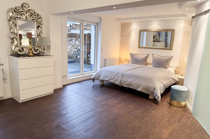 Möblierte Wohnung mit 2 Schlafzimmern 2 Bädern und Sauna in Neunkirchen-Seelscheid-Hochhausen