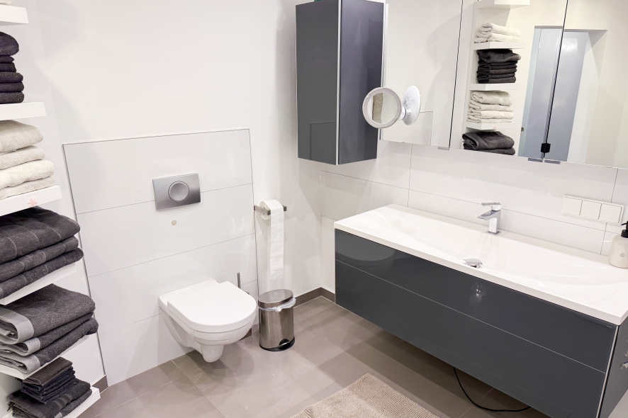 Möblierte Wohnung mit 2 Schlafzimmern 2 Bädern und Sauna in Neunkirchen-Seelscheid-Hochhausen