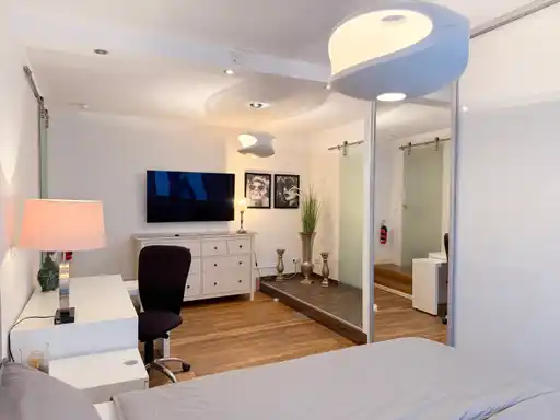 Möblierte Wohnung mit 2 Schlafzimmern 2 Bädern und Sauna in Neunkirchen-Seelscheid-Hochhausen