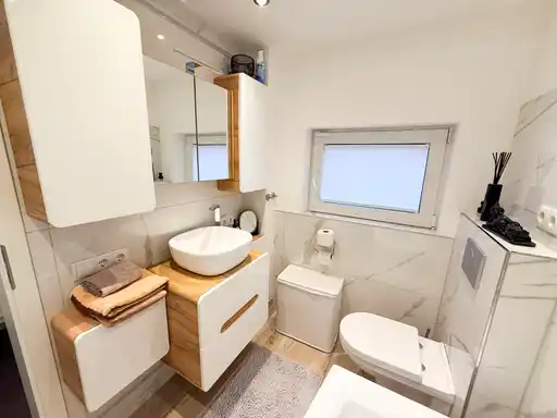 Möblierte Wohnung mit 2 Schlafzimmern 2 Bädern und Sauna in Neunkirchen-Seelscheid-Hochhausen