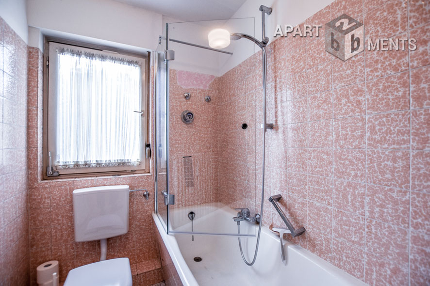 Möbliertes 2-Zimmer-Apartment mit Balkon im Villenviertel von Bonn-Plittersdorf